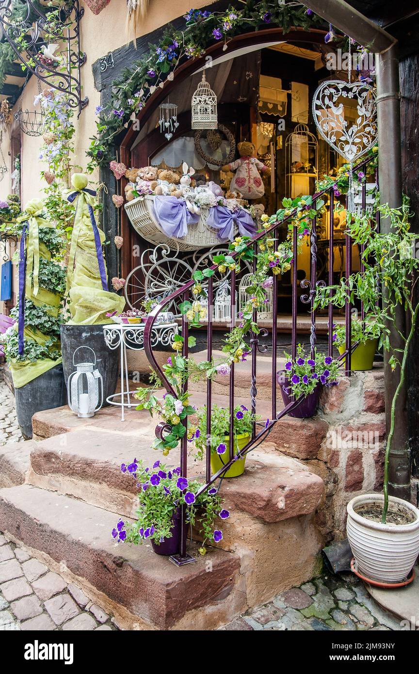 Ingresso negozio con decorazione Foto Stock