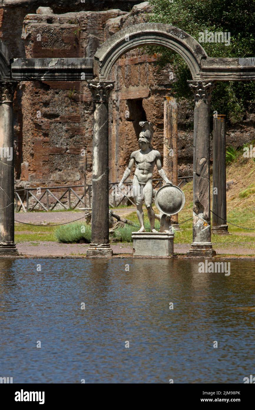 Antica statua romana in Villa Adriana a Tivoli Foto Stock