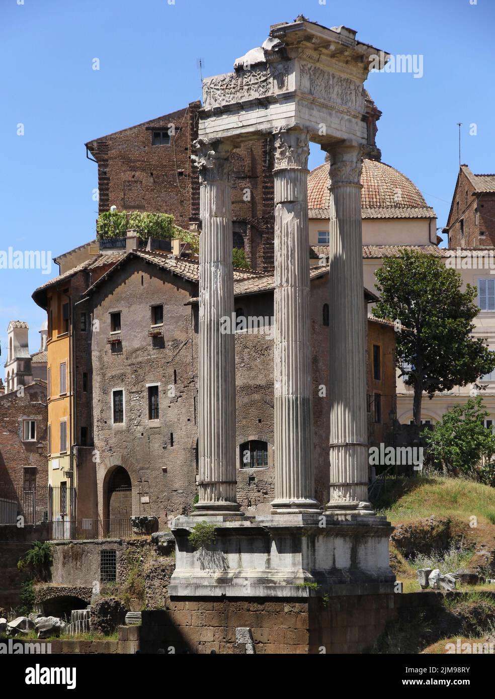 Fra le antiche rovine di Roma Foto Stock