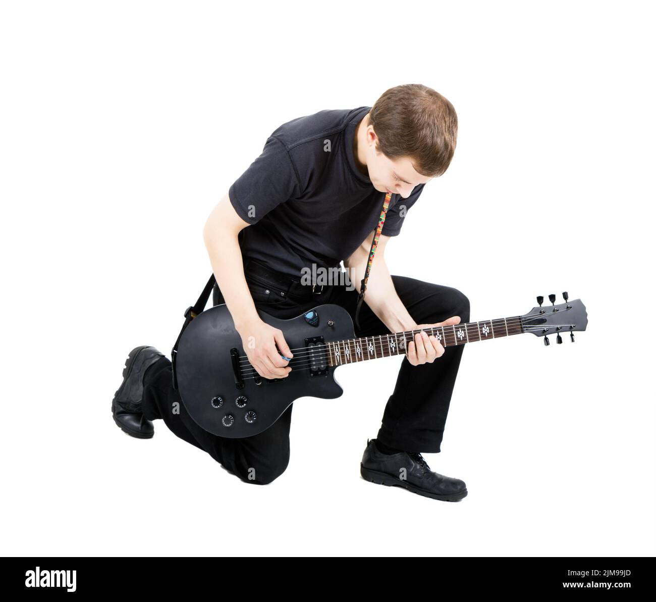 Giovane uomo con chitarra elettrica. Isolato Foto Stock