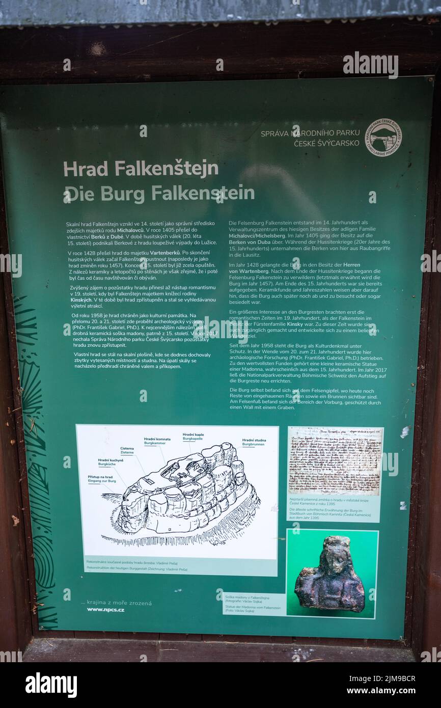 Info turistiche sul Castello di Falkenstein nel Parco Nazionale della Svizzera Boema, Repubblica Ceca Foto Stock