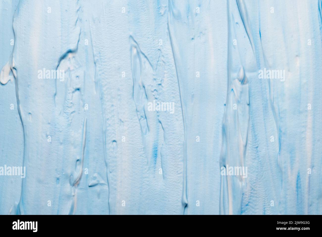 superficie in schiuma di fondo con vernice acrilica blu cielo Foto Stock