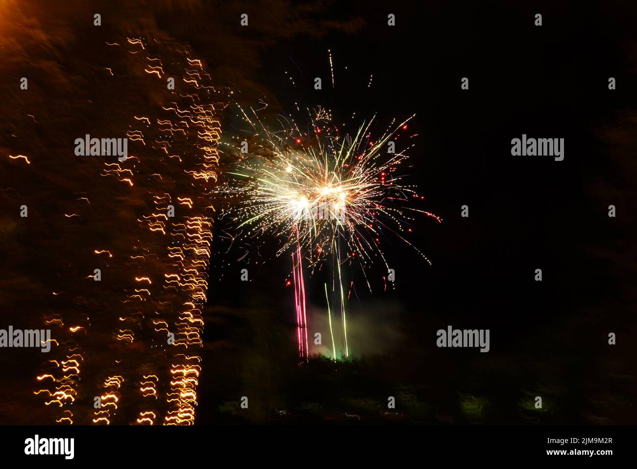 Fuochi d'artificio per le feste di nozze Foto Stock