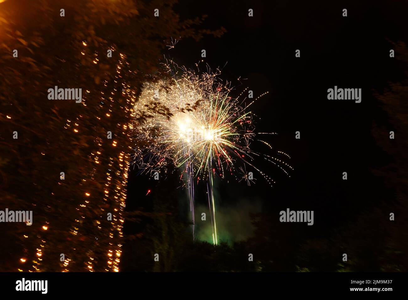 Fuochi d'artificio per le feste di nozze Foto Stock