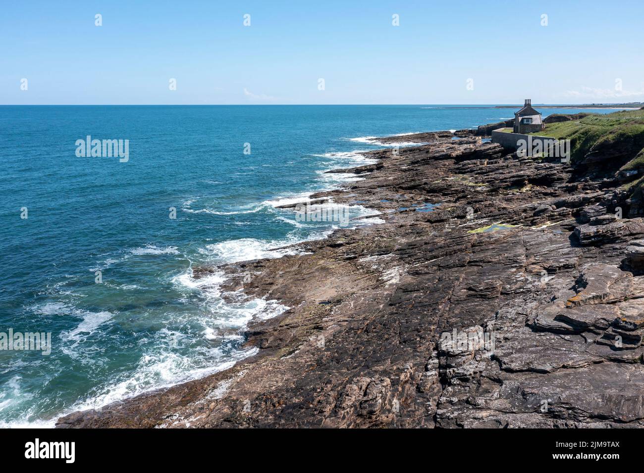 rumbling kern costa northumberland e la casa di balneazione vista elevata Foto Stock