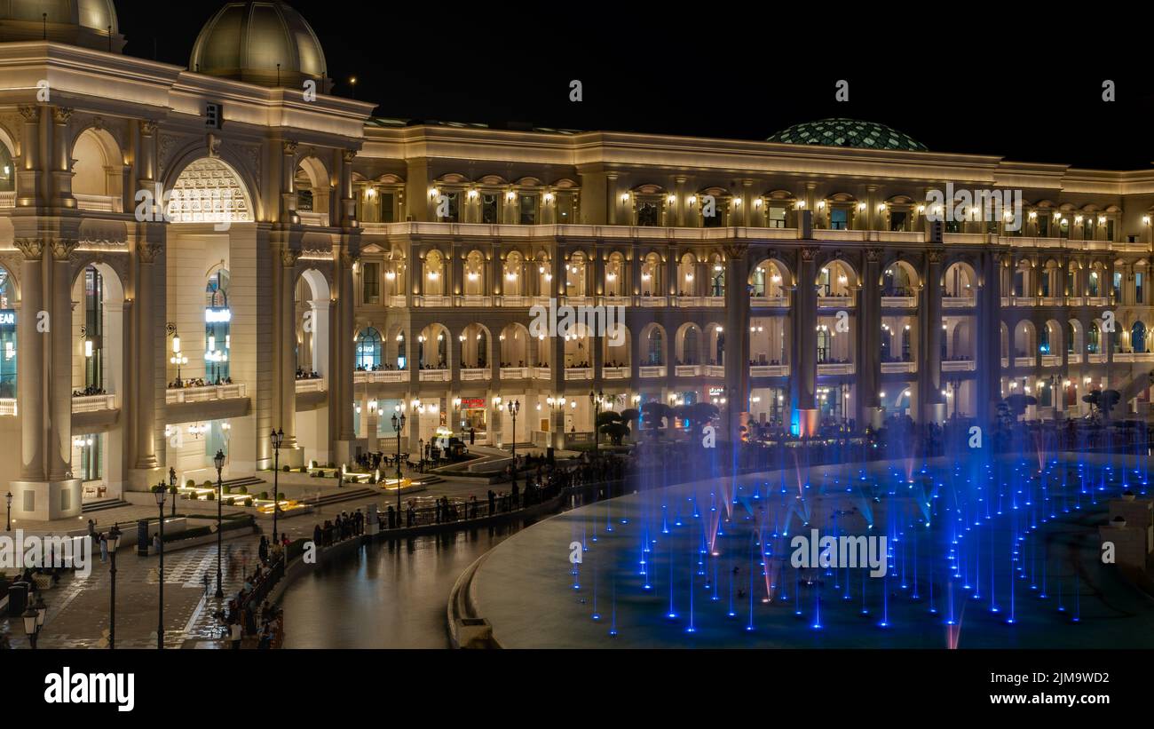 Lusail, Qatar -Luglio 07,2022 : il lussuoso Place Vendome Mall, inaugurato di recente Foto Stock