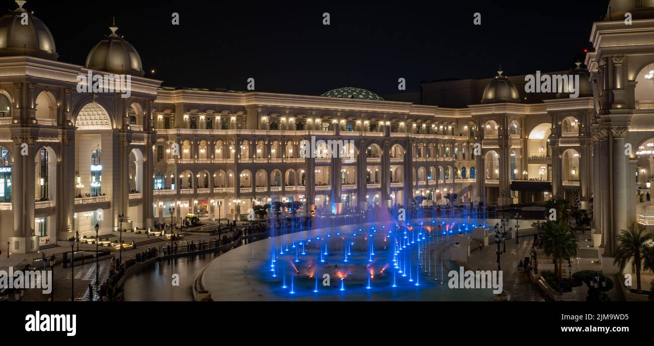 Lusail, Qatar -Luglio 07,2022 : il lussuoso Place Vendome Mall, inaugurato di recente Foto Stock