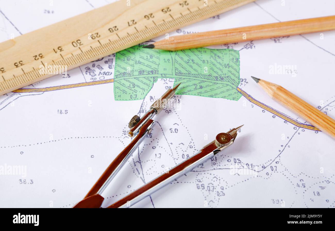 Mappa topografica del distretto con strumento di misura e il righello Foto Stock