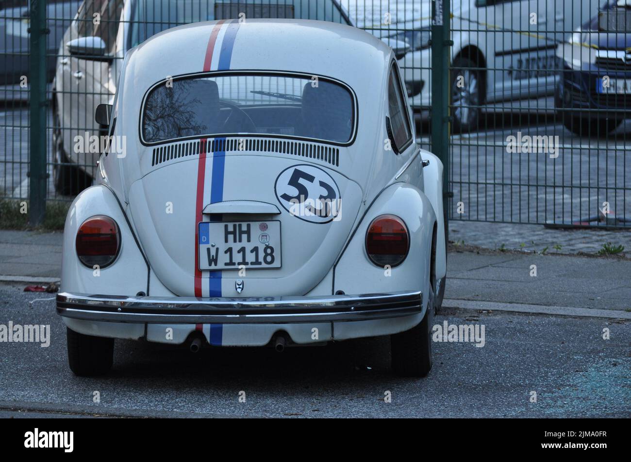 Un Beetle VW in stile Herbie bianco ad Amburgo in Germania. Foto Stock