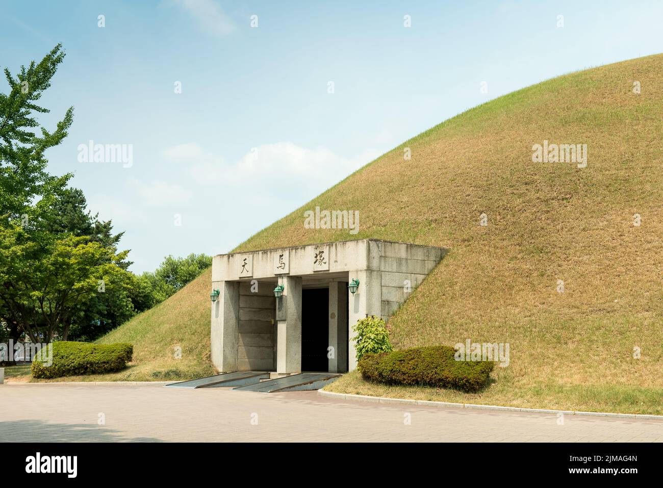 Gyeongju, Corea del Sud - 17 agosto 2016: Cheonmachong, tumulus situato a Gyeongju, Corea del Sud. La tomba era per il re del regno di Silla Foto Stock