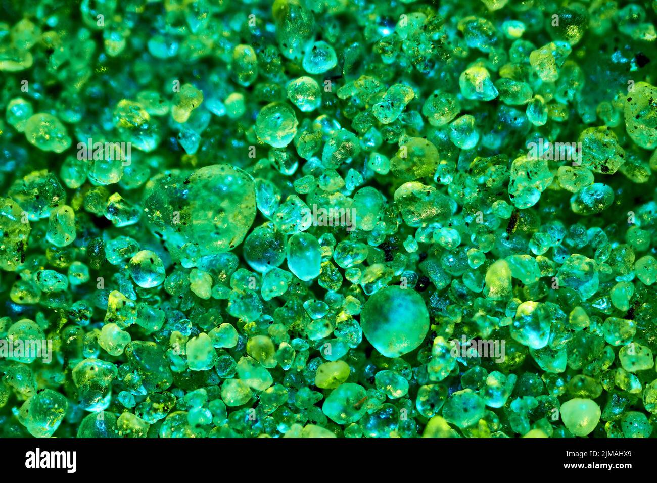 sabbia fine multicolore sotto un microscopio Foto Stock