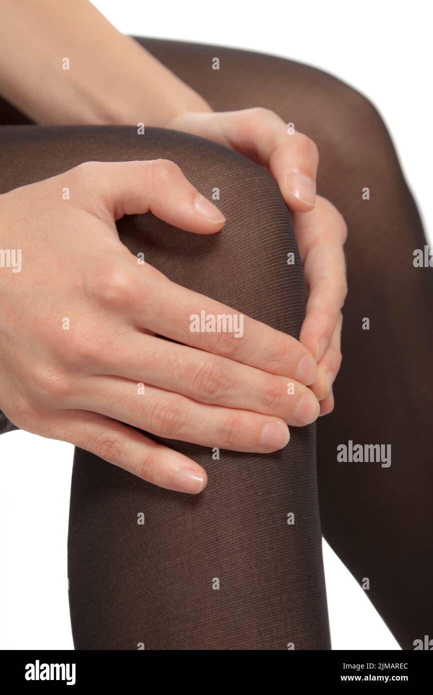 Dolore alle ginocchia femminile sfregamento Foto Stock
