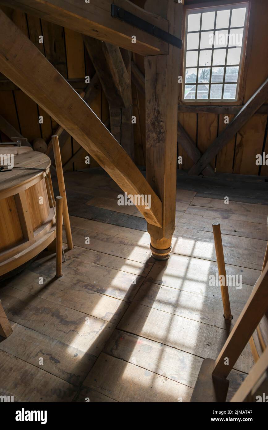 Interno di uno storico mulino di mais nel NetherlandsÂ Â Foto Stock