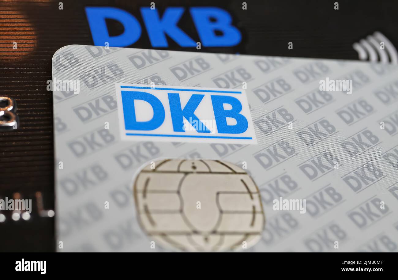 Versen, Germania - Luglio 9. 2022: Primo piano delle carte DKB deutsche Kredit Bank Foto Stock