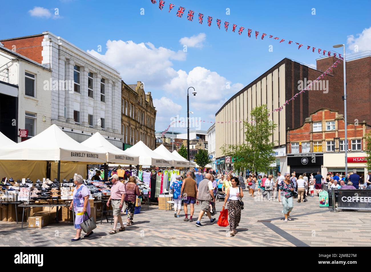 Barnsley mercato nel centro di Barnsley mercato all'aperto Barnsley con bancarelle Barnsley South Yorkshire West Riding of Yorkshire Inghilterra UK GB Foto Stock