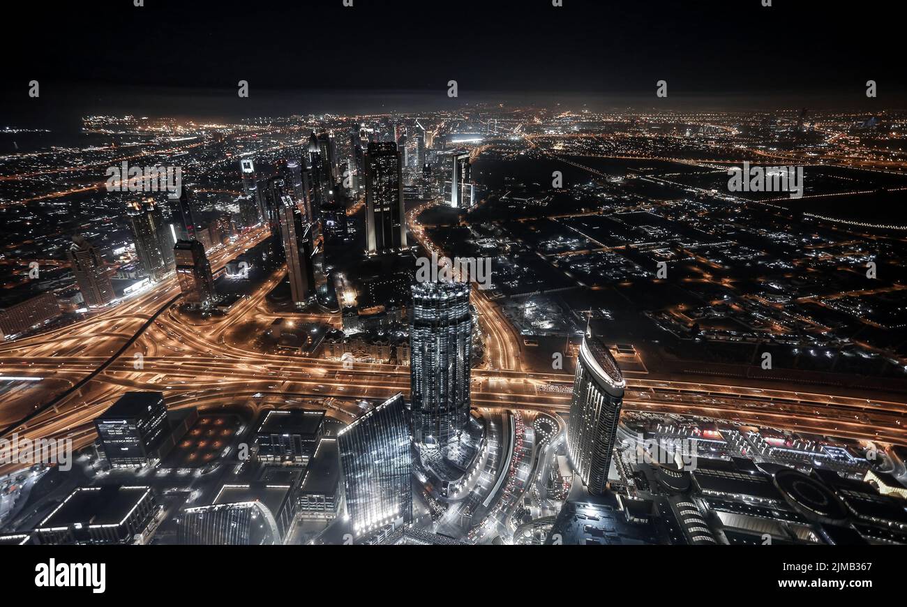 La vista dalla piattaforma di osservazione Burj Khalifa di notte, Dubai, Emirati Arabi Uniti Foto Stock