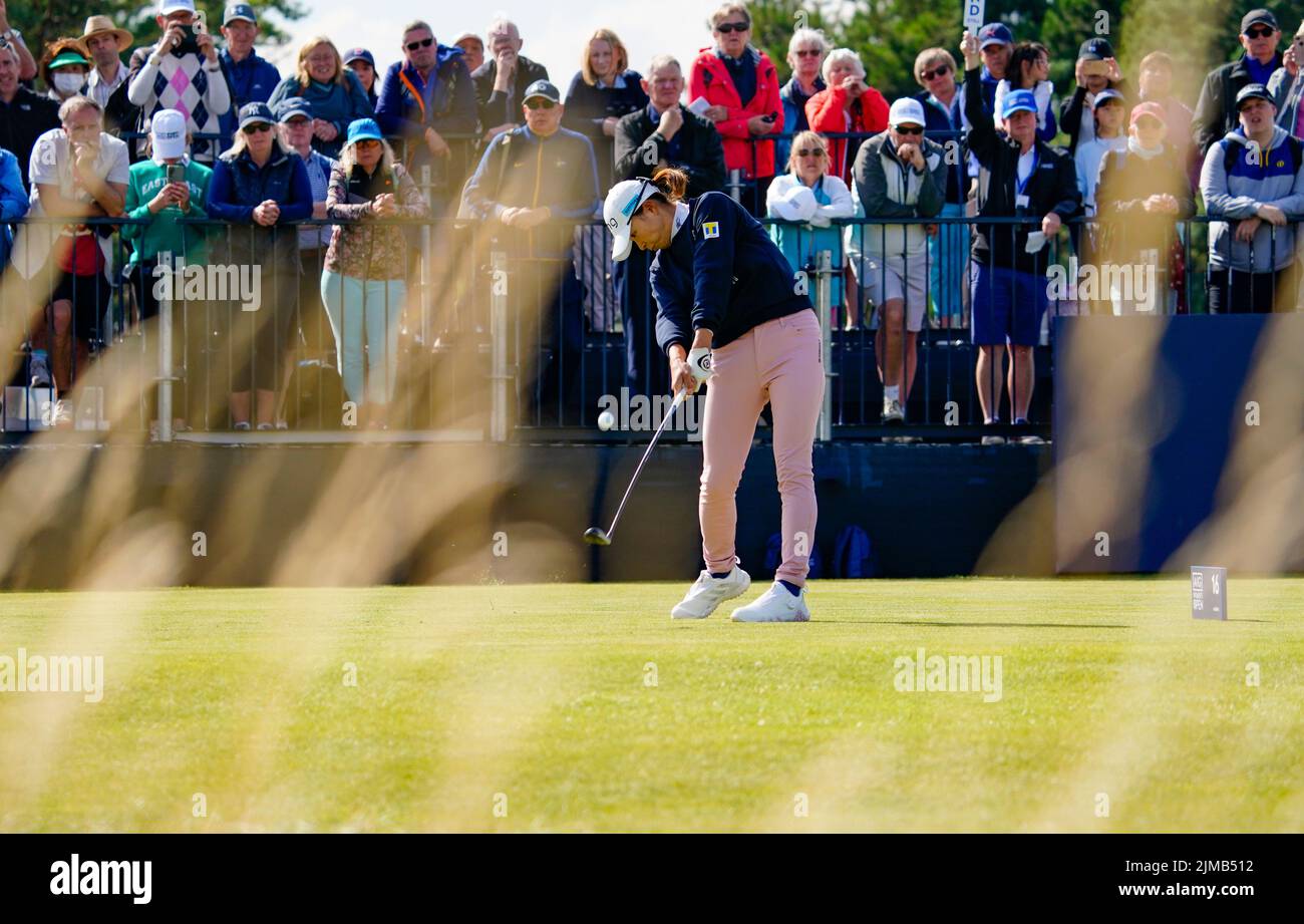 Gullane, Scozia, Regno Unito. 5th agosto 2022. Secondo round del campionato AIG Women’s Open di golf a Muirfield in East Lothian. PIC; Hinako Shibuno guida al foro 16th. Iain Masterton/Alamy Live News Foto Stock