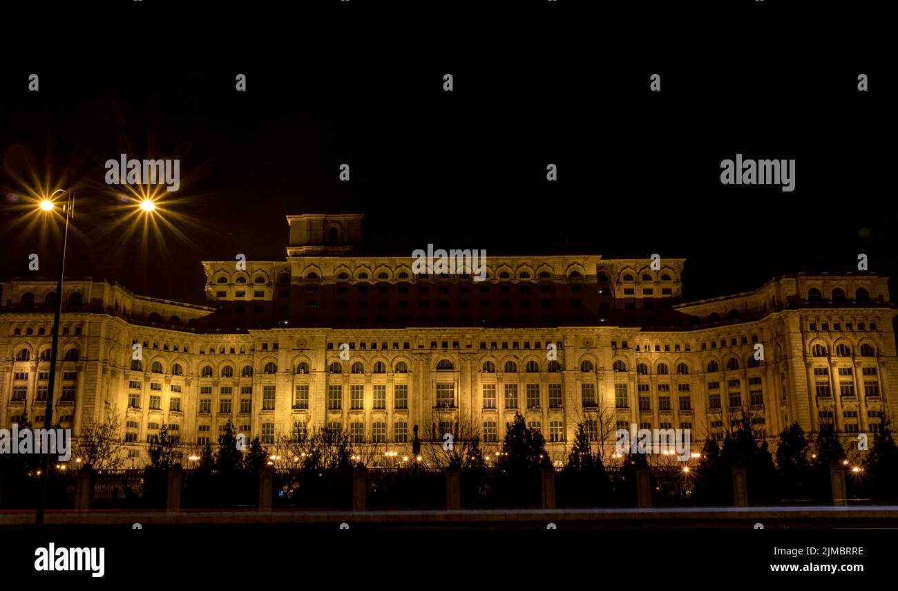 Palazzo del Parlamento di notte, Bucarest, Romania Foto Stock