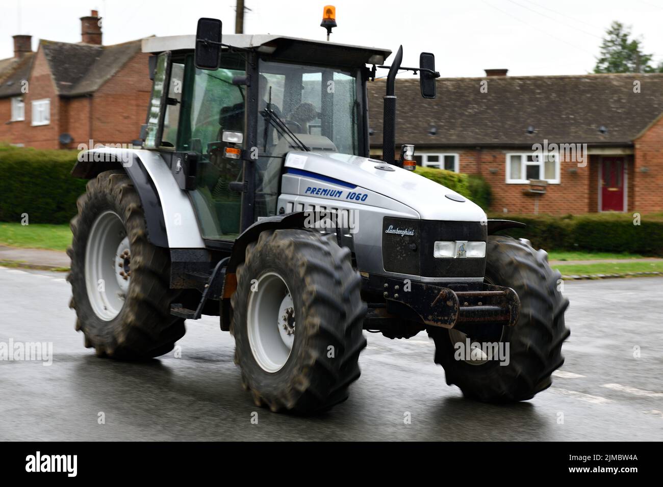 Trattore eseguito da Warwickshire YFC in aiuto di Cancer Research e Len Eadon fondo commemorativo Hook Norton Oxfordshire Inghilterra uk Foto Stock