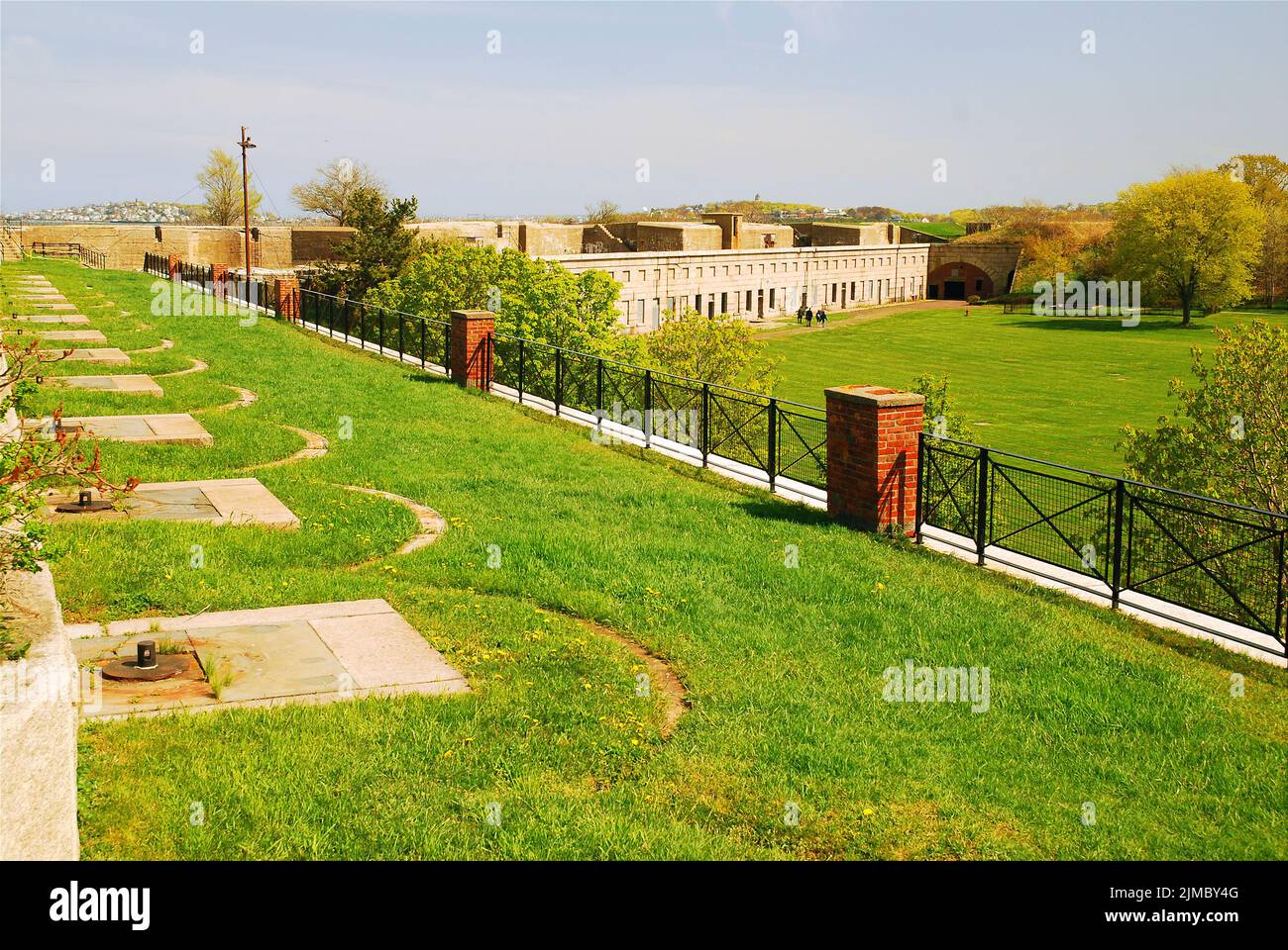 Le rovine di Fort Warren si trovano sull'isola di Georges nell'area ricreativa delle isole del porto di Boston a Boston, Massachusetts Foto Stock