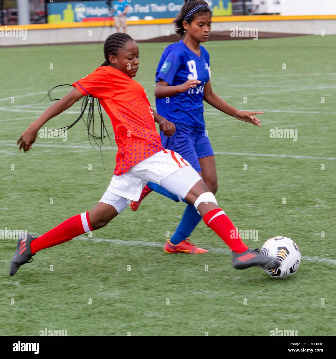 Detroit, Michigan - le squadre femminili dell'India e della Namibia si incontrano nel torneo di calcio (calcio) della Special Olympics Unified Cup. La coppia di coppe unificate Foto Stock