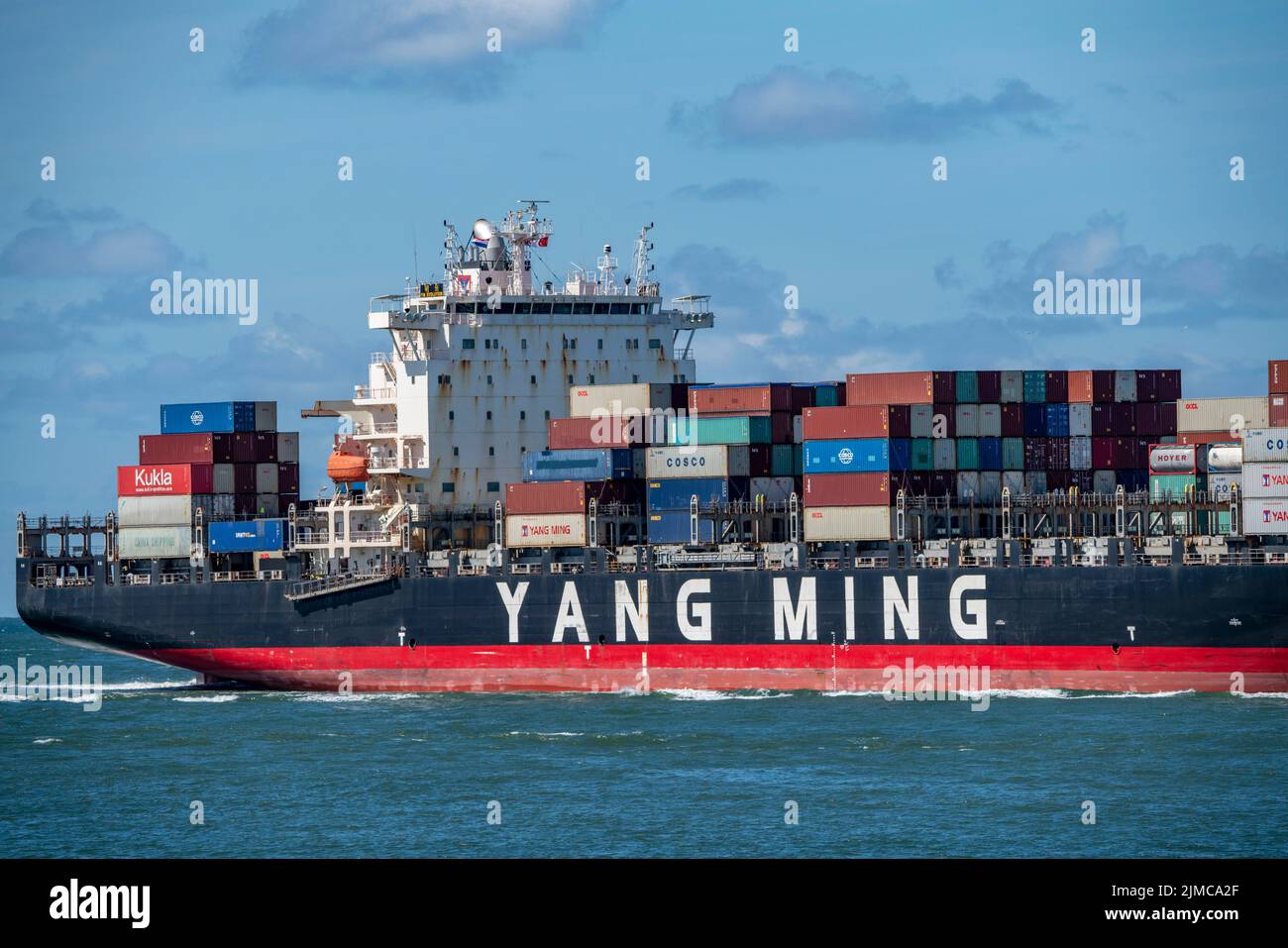Europoort, porto di Rotterdam, Yang Ming Reederei, nave container YM Evolution che entra nel porto di Maasvlake 2, Paesi Bassi, Foto Stock