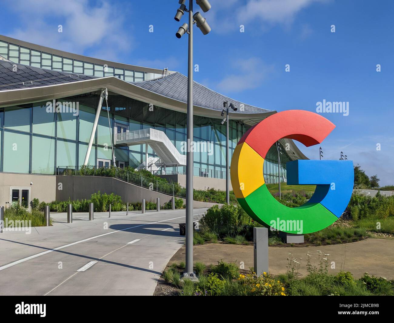 Mountain View, California, USA - 23 maggio 2022: Il nuovo edificio del campus di Google Bay View a Mountain View, California. Foto Stock