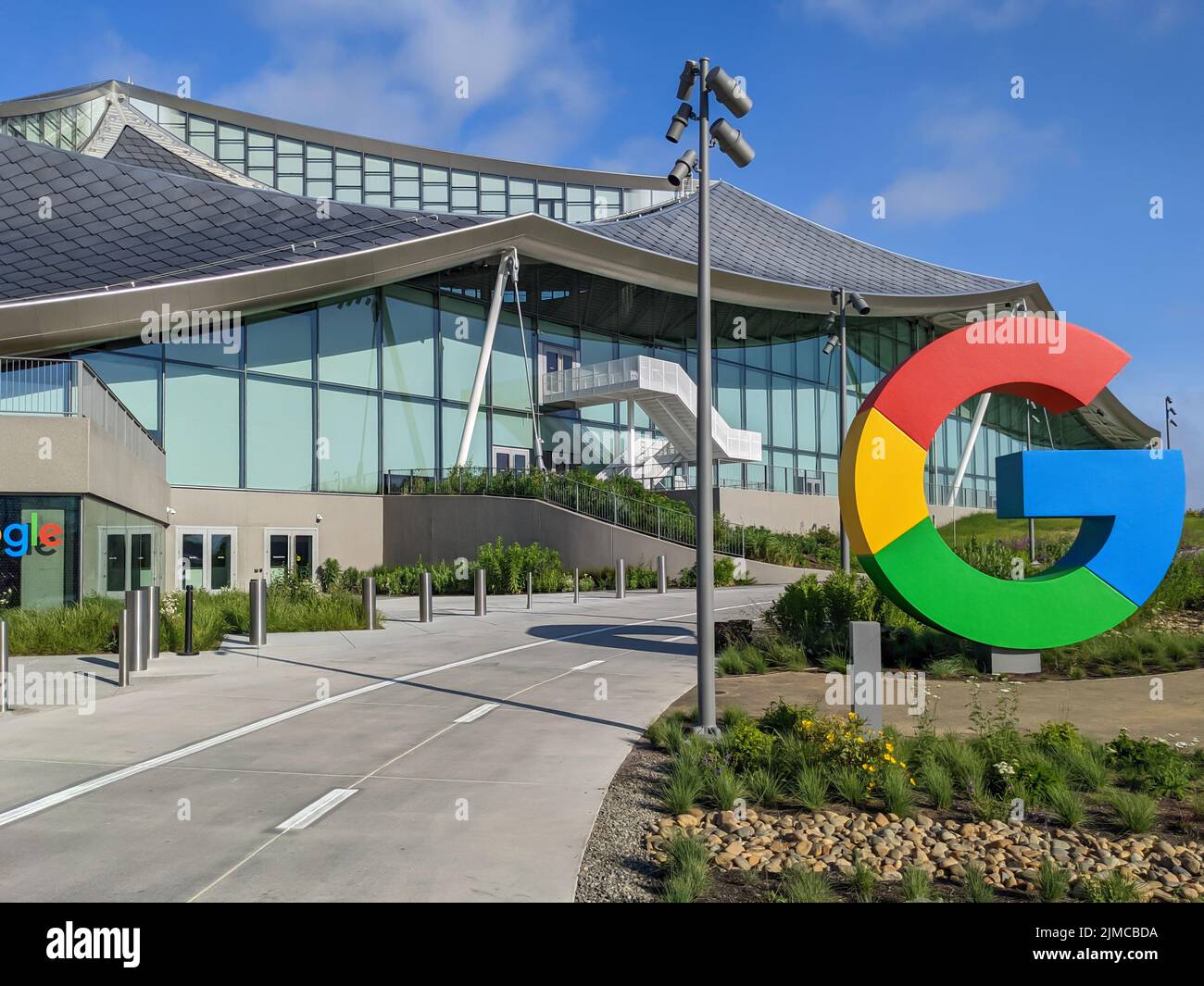 Mountain View, California, USA - 23 maggio 2022: Il nuovo edificio del campus di Google Bay View a Mountain View, California. Foto Stock