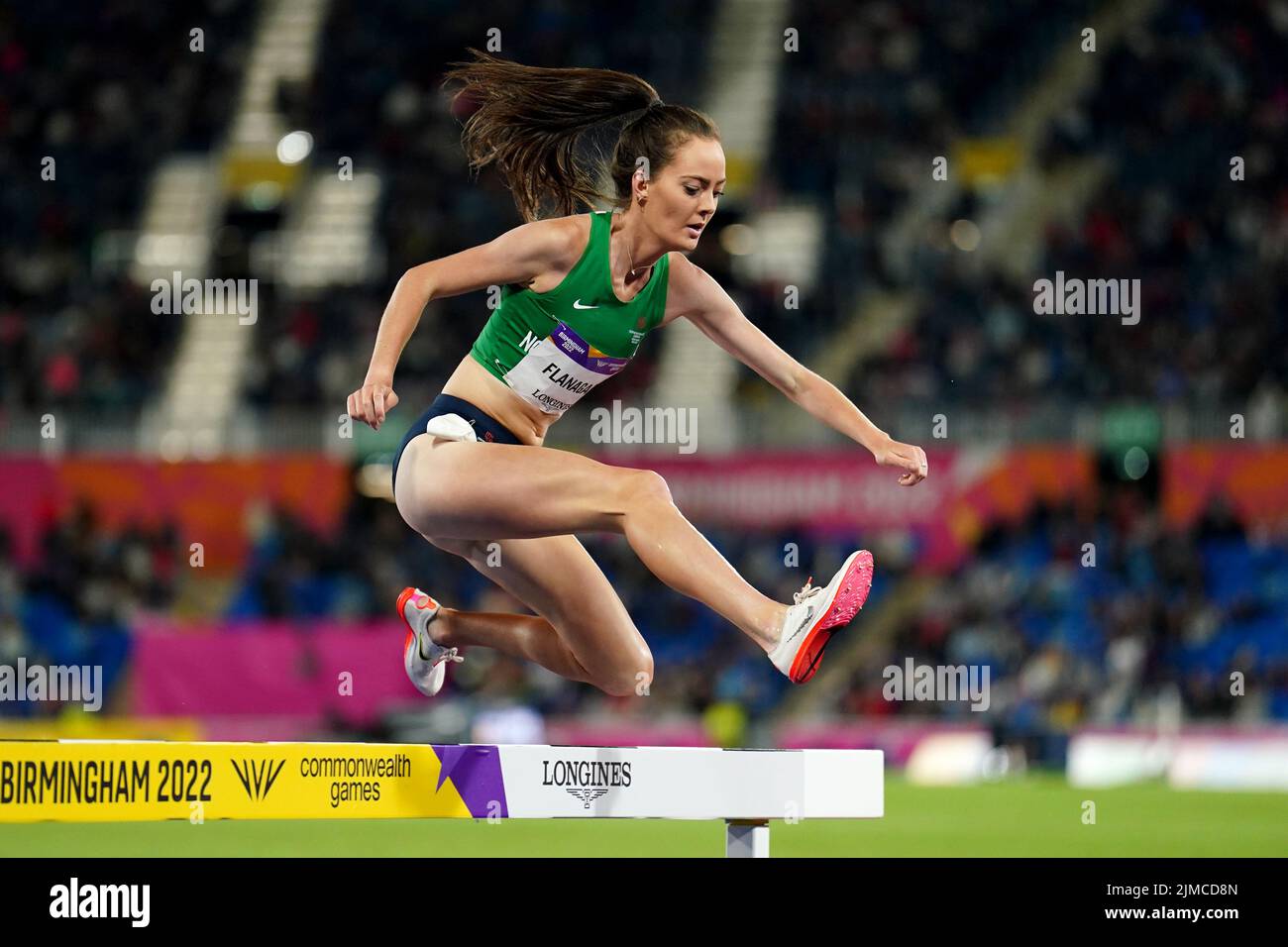 L’Eilish Flanagan di Norther Ireland è in azione durante la Steeplechase femminile del 3000m all’Alexander Stadium l’otto giorno dei Giochi del Commonwealth del 2022 a Birmingham. Data foto: Venerdì 5 agosto 2022. Foto Stock