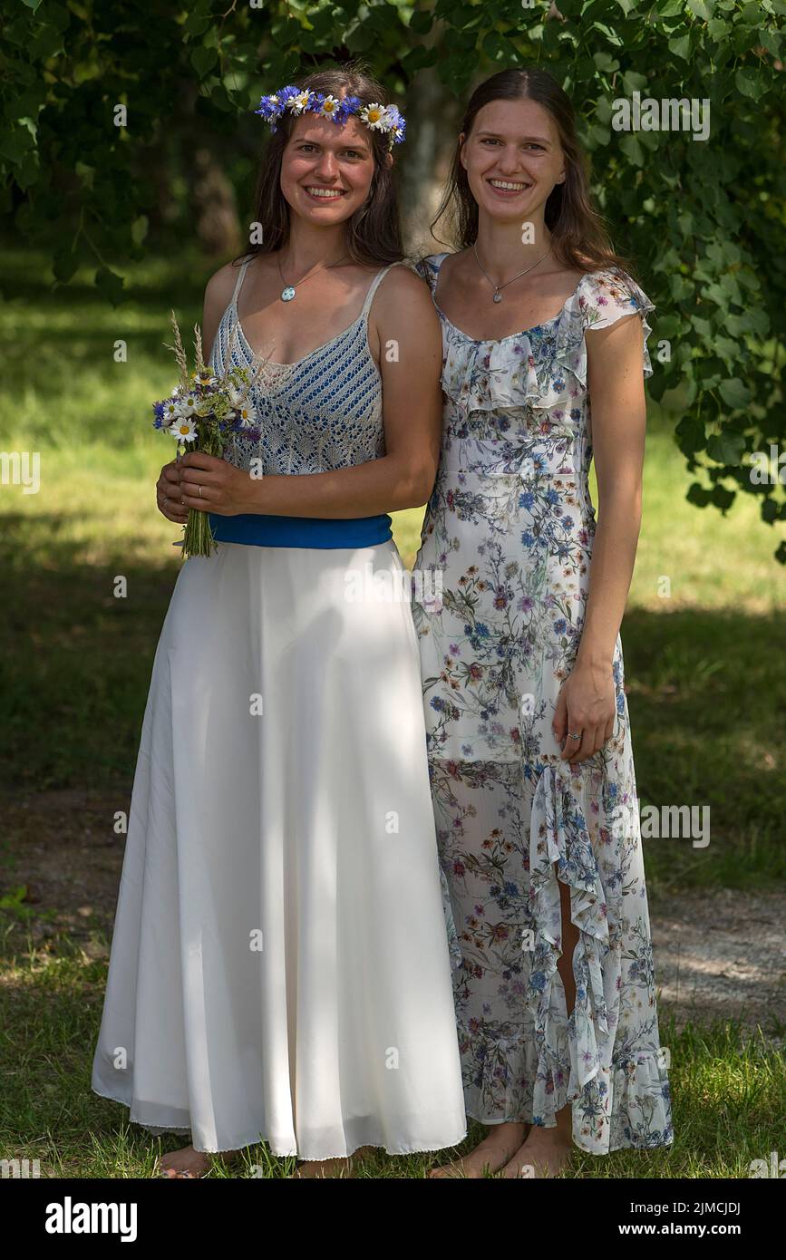 Sposa con sorella, Meclemburgo-Pomerania occidentale, Germania Foto Stock