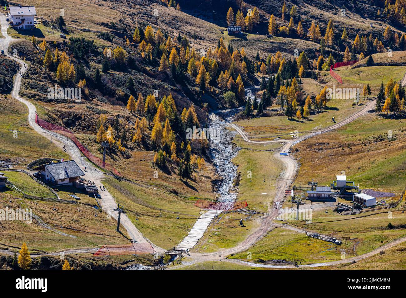 Kirchsteiger e Meraner Hütte in paesaggio autunnale, Merano 2000 comprensorio sciistico ed escursionistico, vicino a Merano, Alto Adige, Italia, Europa Foto Stock
