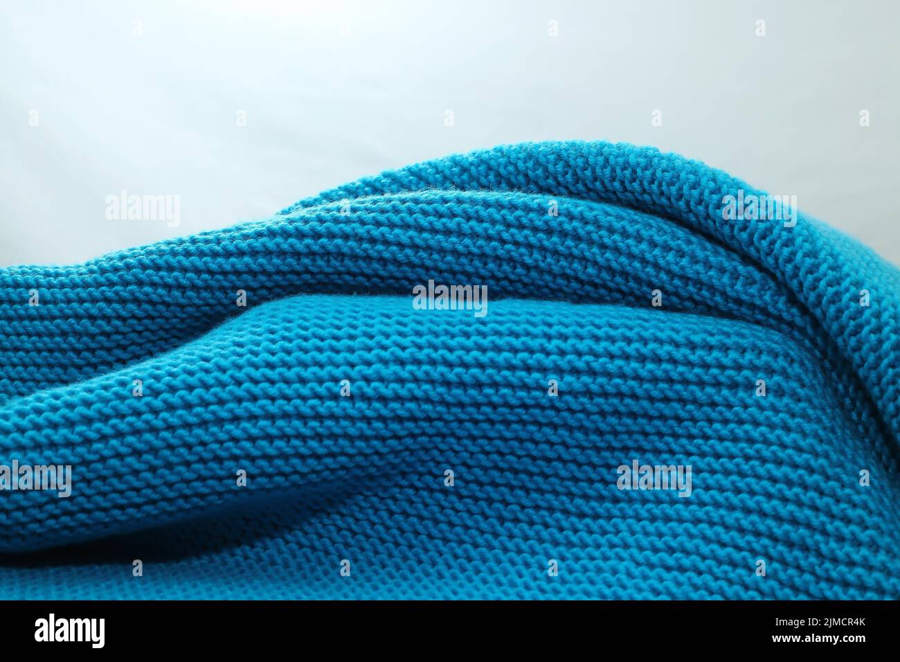 Coperta di lana lavorata a maglia nel colore magenta Foto Stock