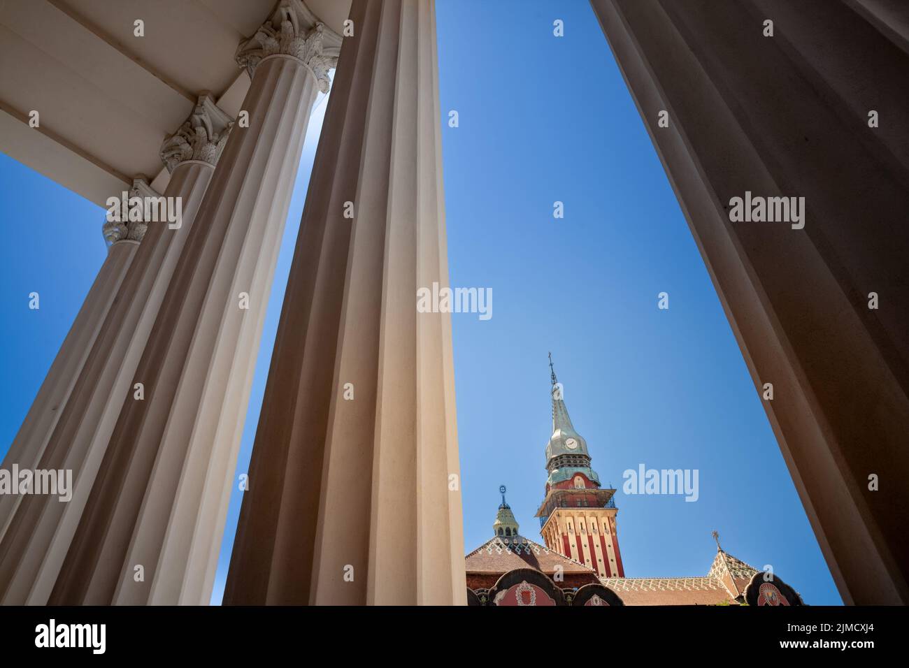 Foto della torre del municipio Subotica nel pomeriggio. Il municipio di Subotica si trova a Subotica, in provincia di Vojvodina e Th Foto Stock