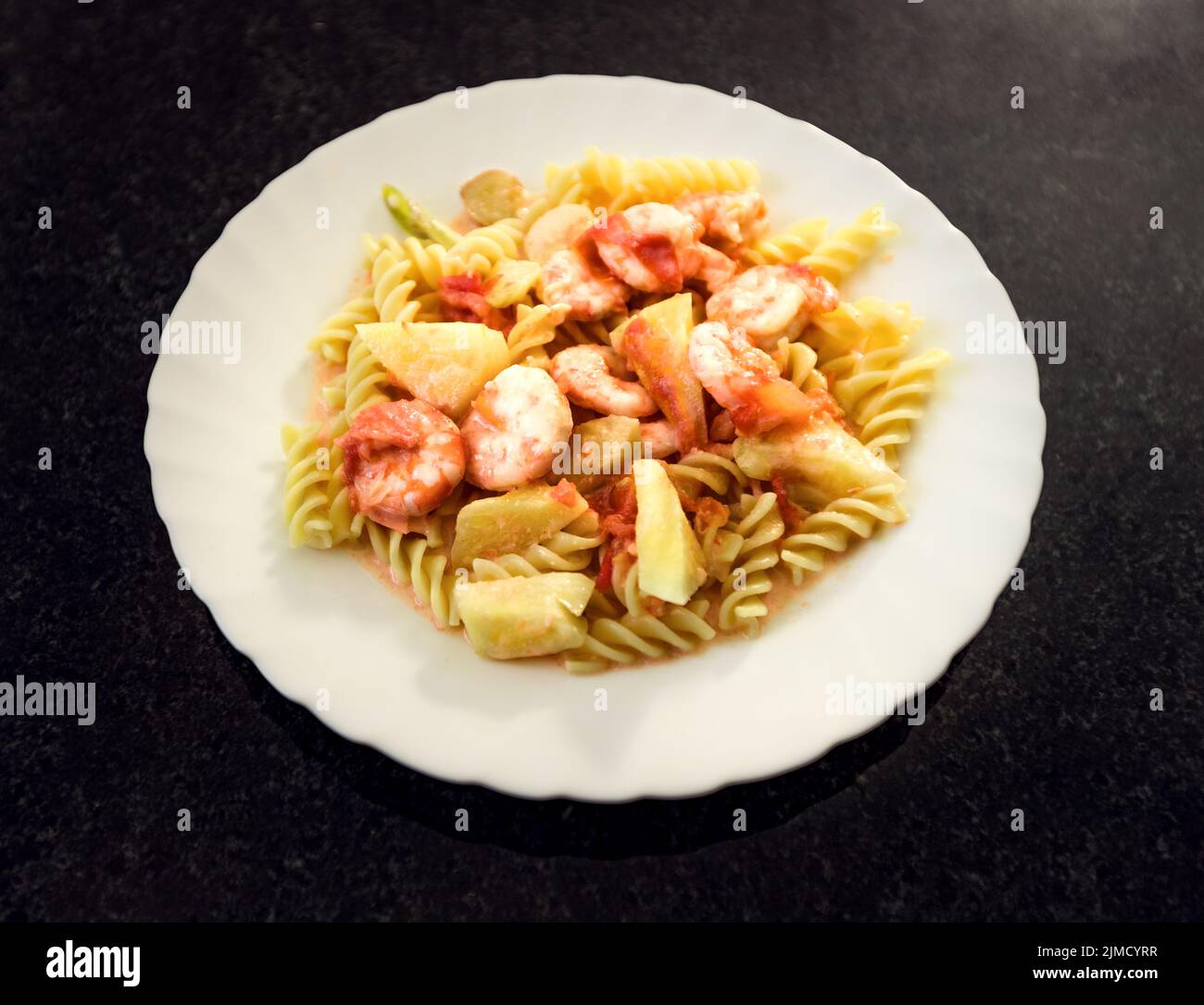 Pasta di pesce in salsa agrodolce Foto Stock