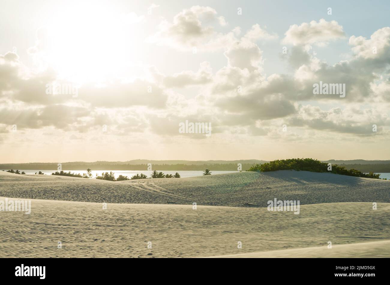 Bellissima vista del Mangue Seco a Bahia, piccola spiaggia dei pescatori Foto Stock