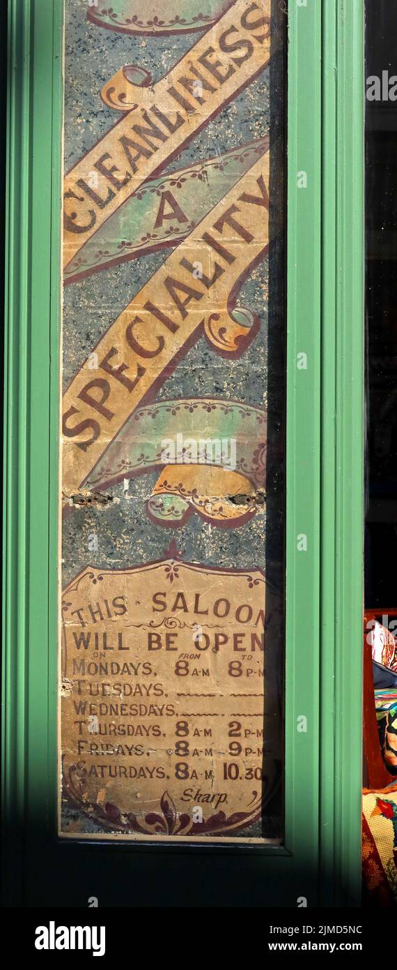 Pulizia una specialità, segno di negozio vittoriano a Stroud, Glos - Gloucestershire, Inghilterra, Regno Unito Foto Stock