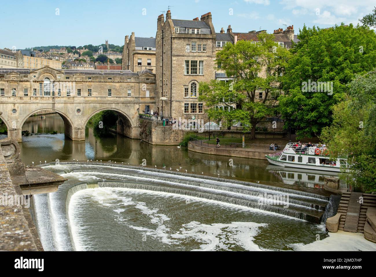 River Avon e Pulteney Bridge, Bath, Somerset, Inghilterra Foto Stock