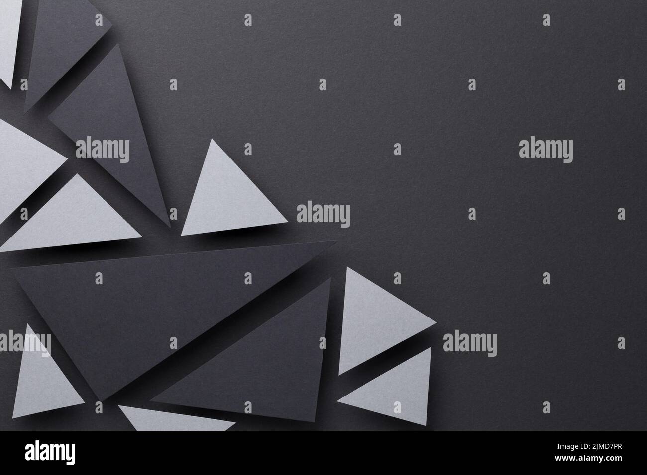 Composizione astratta su sfondo di carta nera Foto Stock