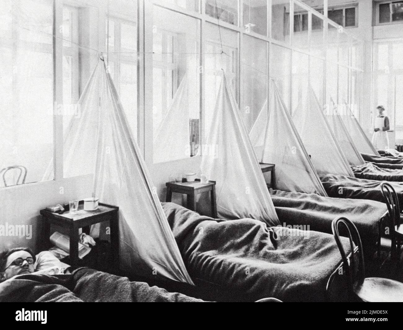 I pazienti si trovano in un reparto di influenza in un ospedale del campo dell'esercito degli Stati Uniti ad Aix-les-Bains in Francia durante la prima guerra mondiale Foto Stock