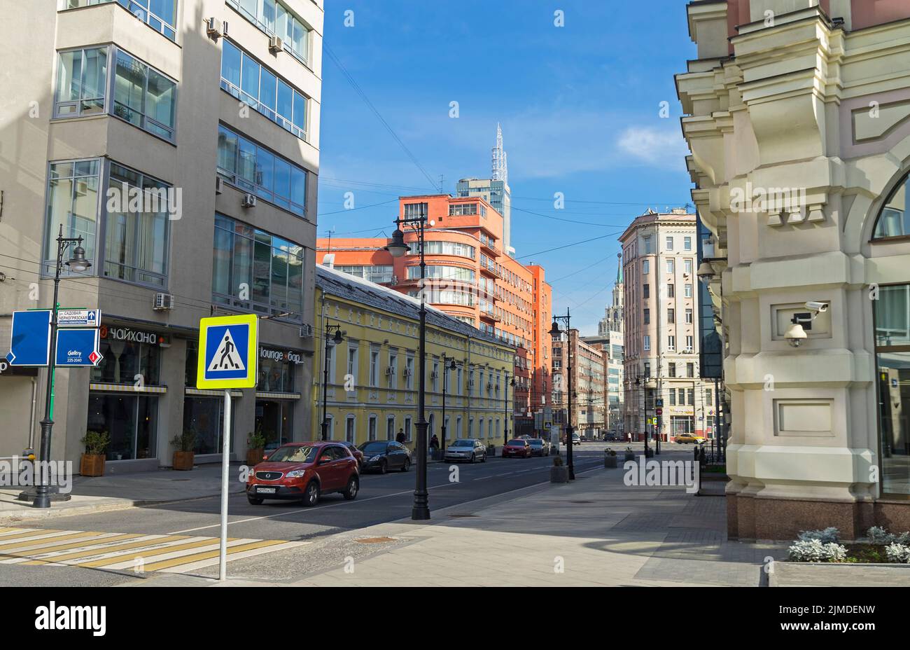 La combinazione di diversi stili di architettura a Mosca. Foto Stock