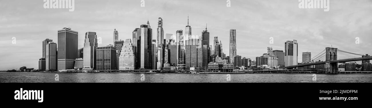 New york City skyline di manhattan in una giornata nuvolosa a novembre Foto Stock