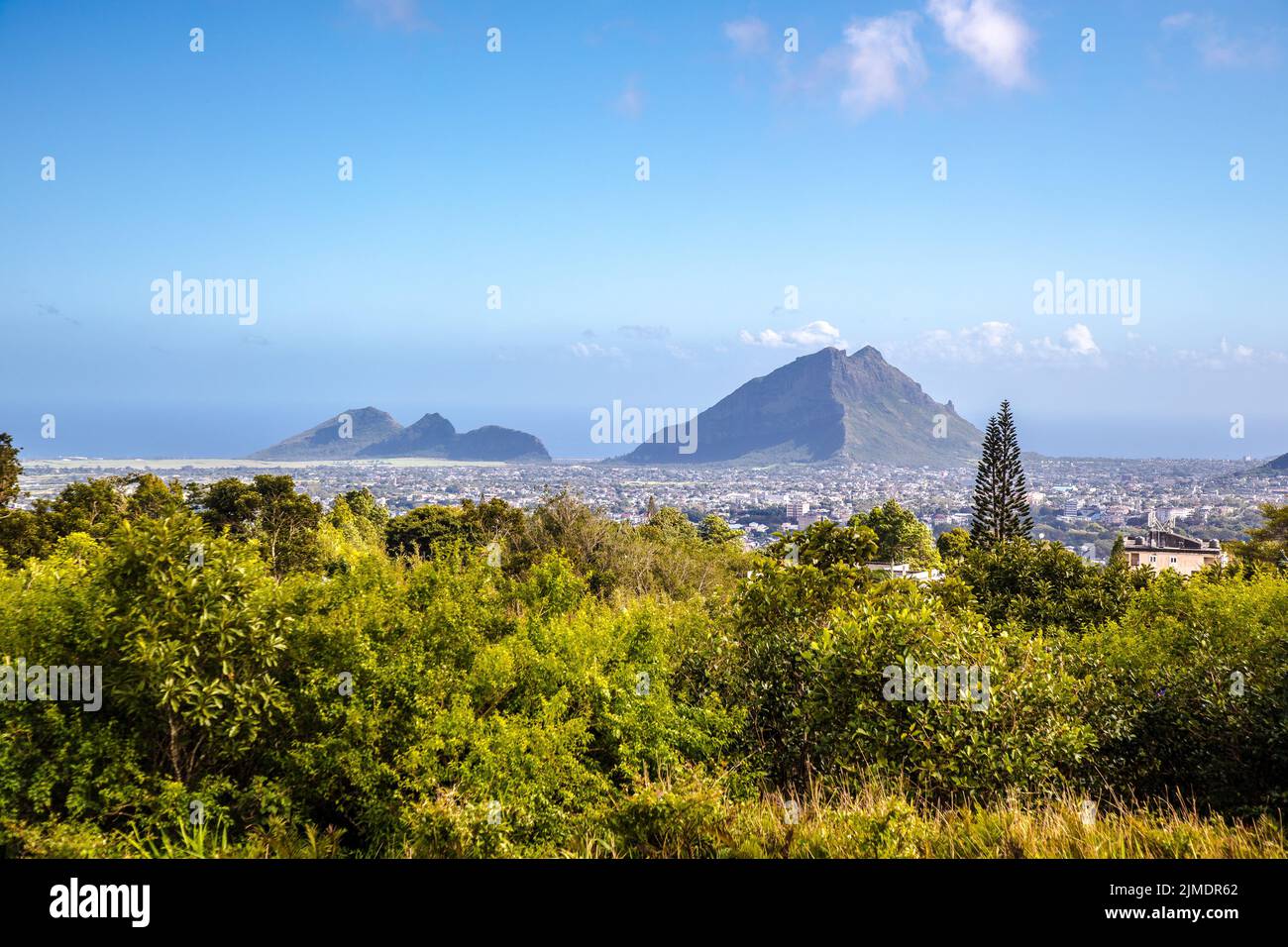 Vista a Curepipe da Trou aux Cerfs o dal vulcano di MurrÂ a Mauritius, Oceano Indiano, Africa Foto Stock