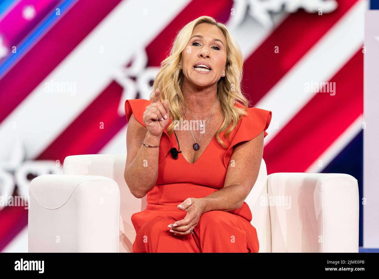 Dallas, Stati Uniti. 05th ago 2022. Congresswoman Marjorie Taylor Greene (R) in conversazione con Sara carter durante la conferenza CPAC Texas 2022 all'Hilton Anatole (Foto di Lev Radin/Pacific Press) Credit: Pacific Press Media Production Corp./Alamy Live News Foto Stock