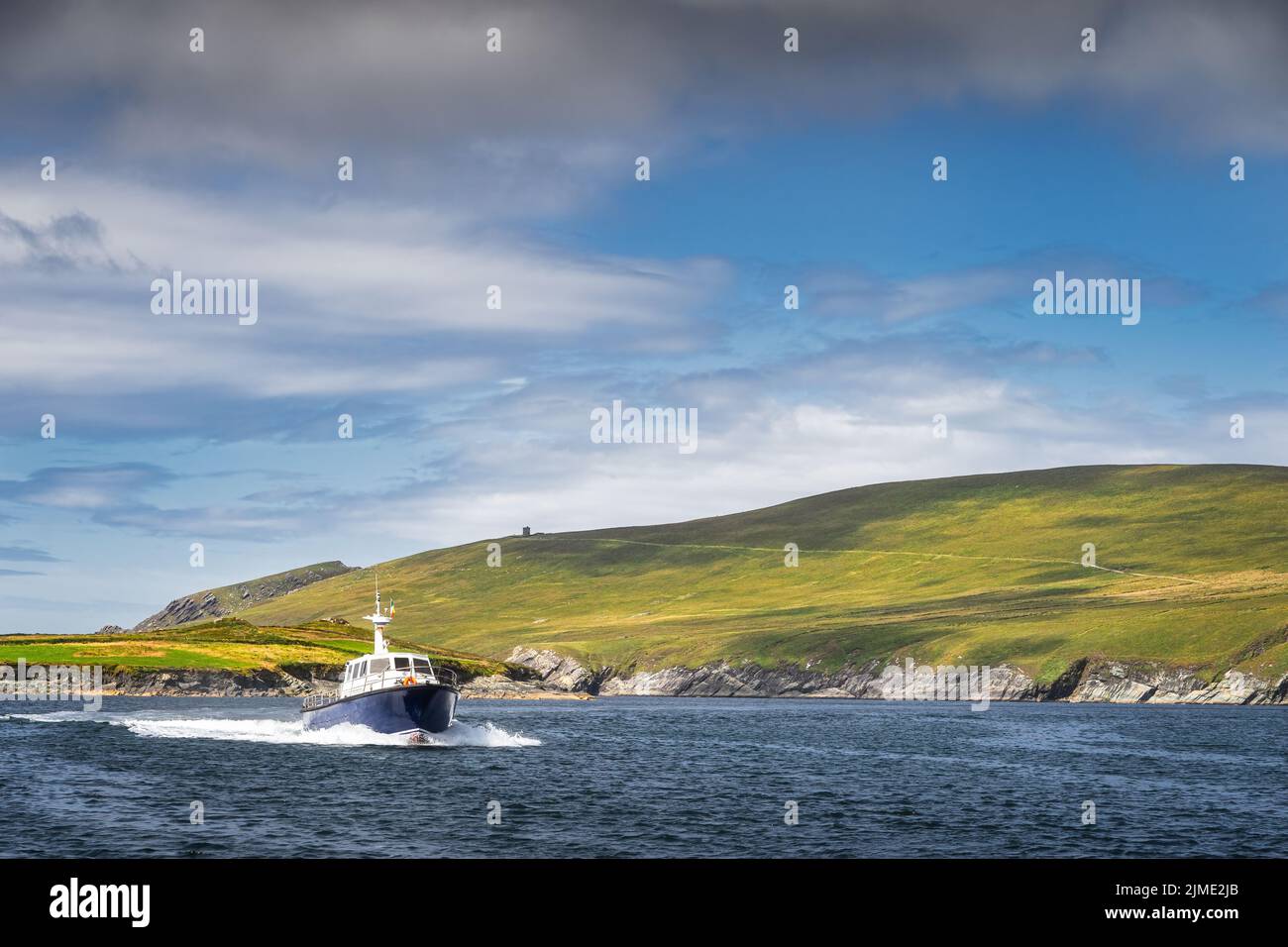 I turisti navigano per visitare l'isola Skellig Michael dove sono state girate le Guerre Stellari Foto Stock