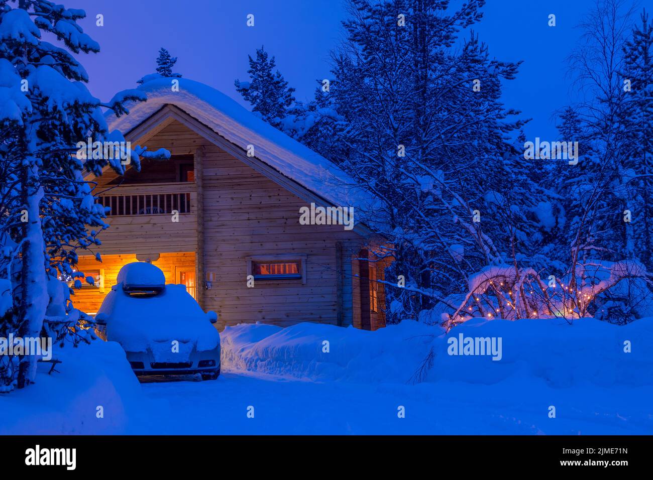 Serata invernale e la Casa nel bosco Foto Stock