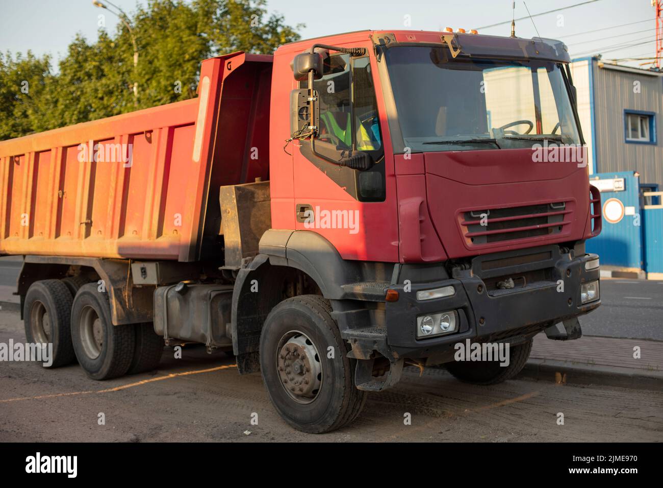 Camion in pista. Dettagli di una grande auto. Foto Stock