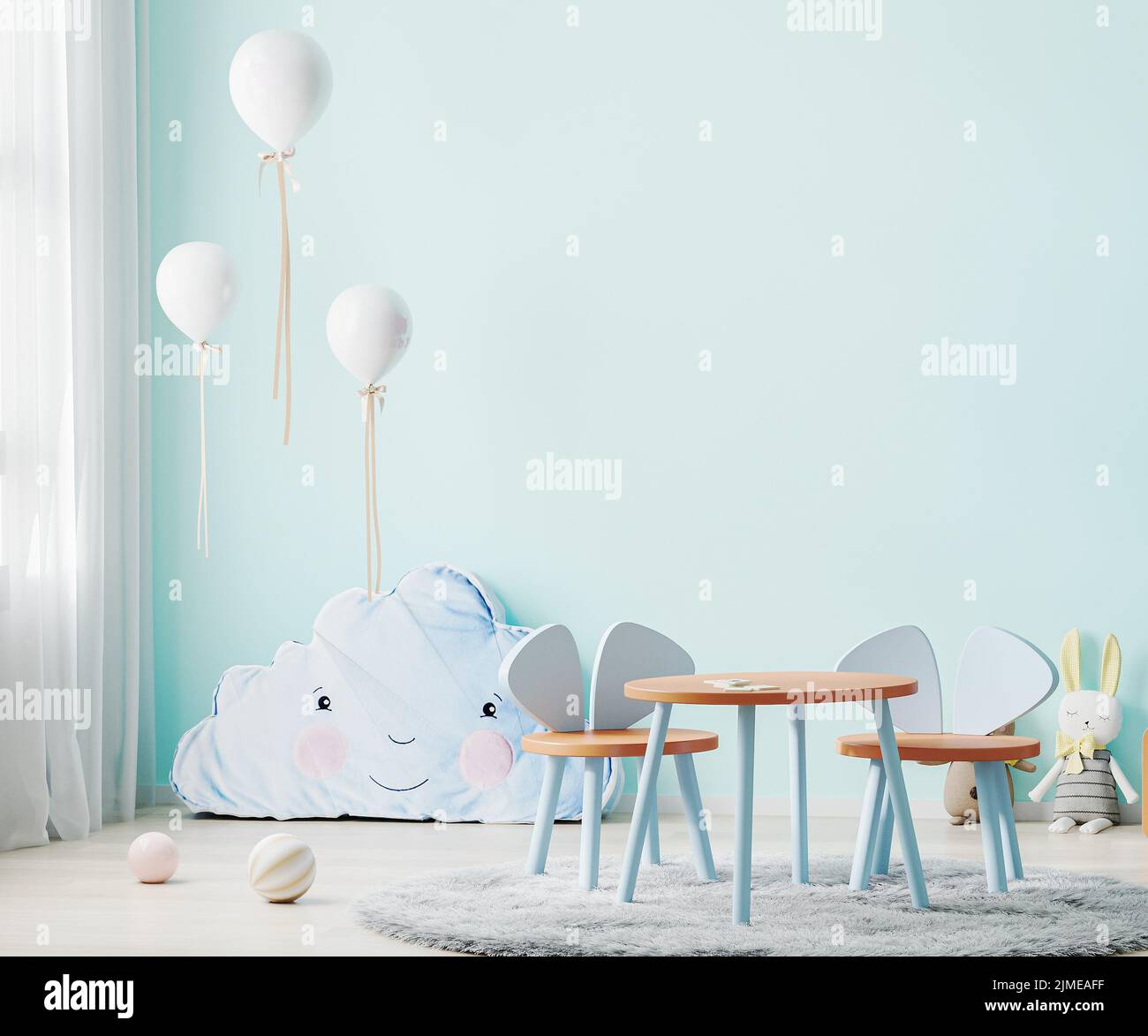Sala giochi per bambini con parete blu e tavolo per bambini, interno della camera per bambini mock-up con morbidi giocattoli e palloncini, rendering 3d Foto Stock