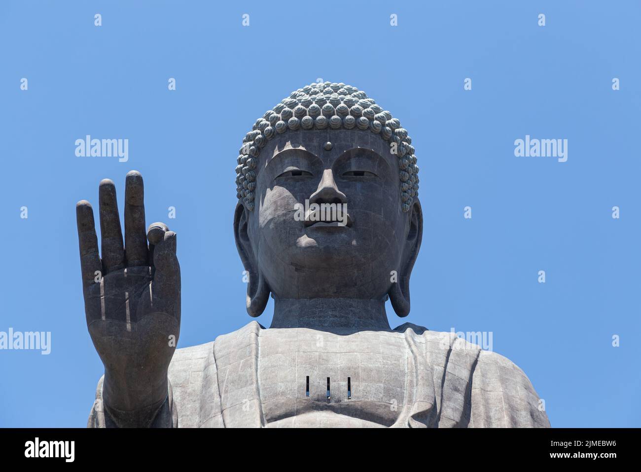 Primo piano colpo di testa del buddha più grande, Ushiku Daibutsu in Ibaraki, Giappone Foto Stock