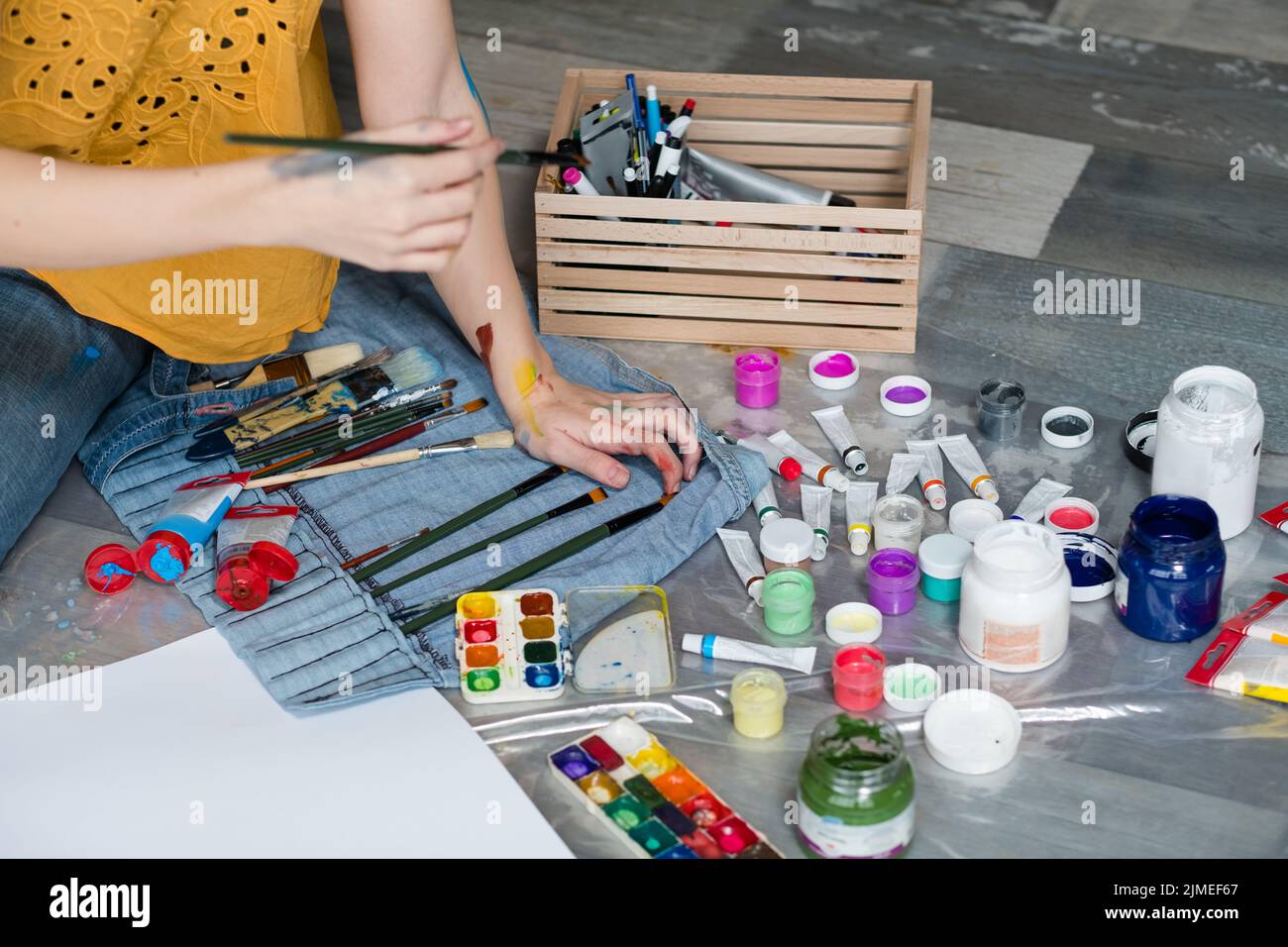 la pittura fornisce il luogo di lavoro creativo dell'artista Foto Stock