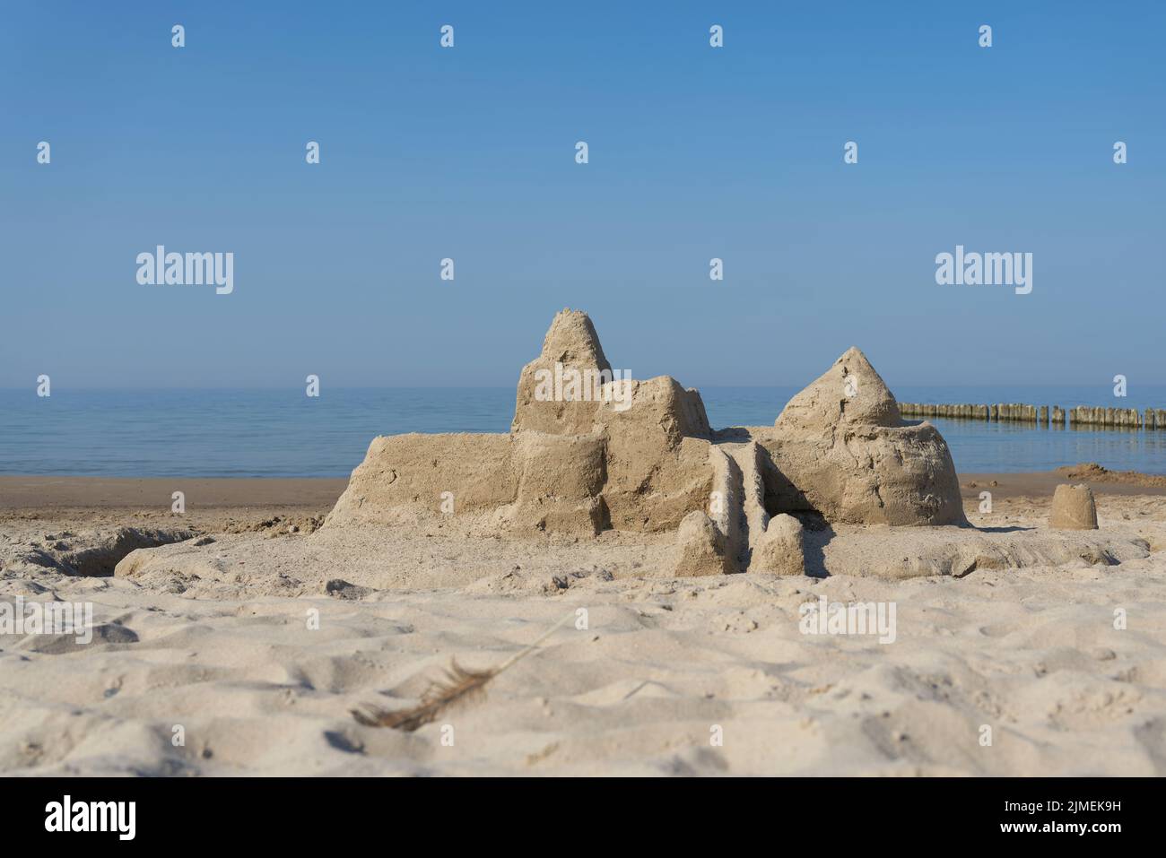Castello di sabbia sulla spiaggia di Kolobrzeg sulla costa baltica polacca Foto Stock